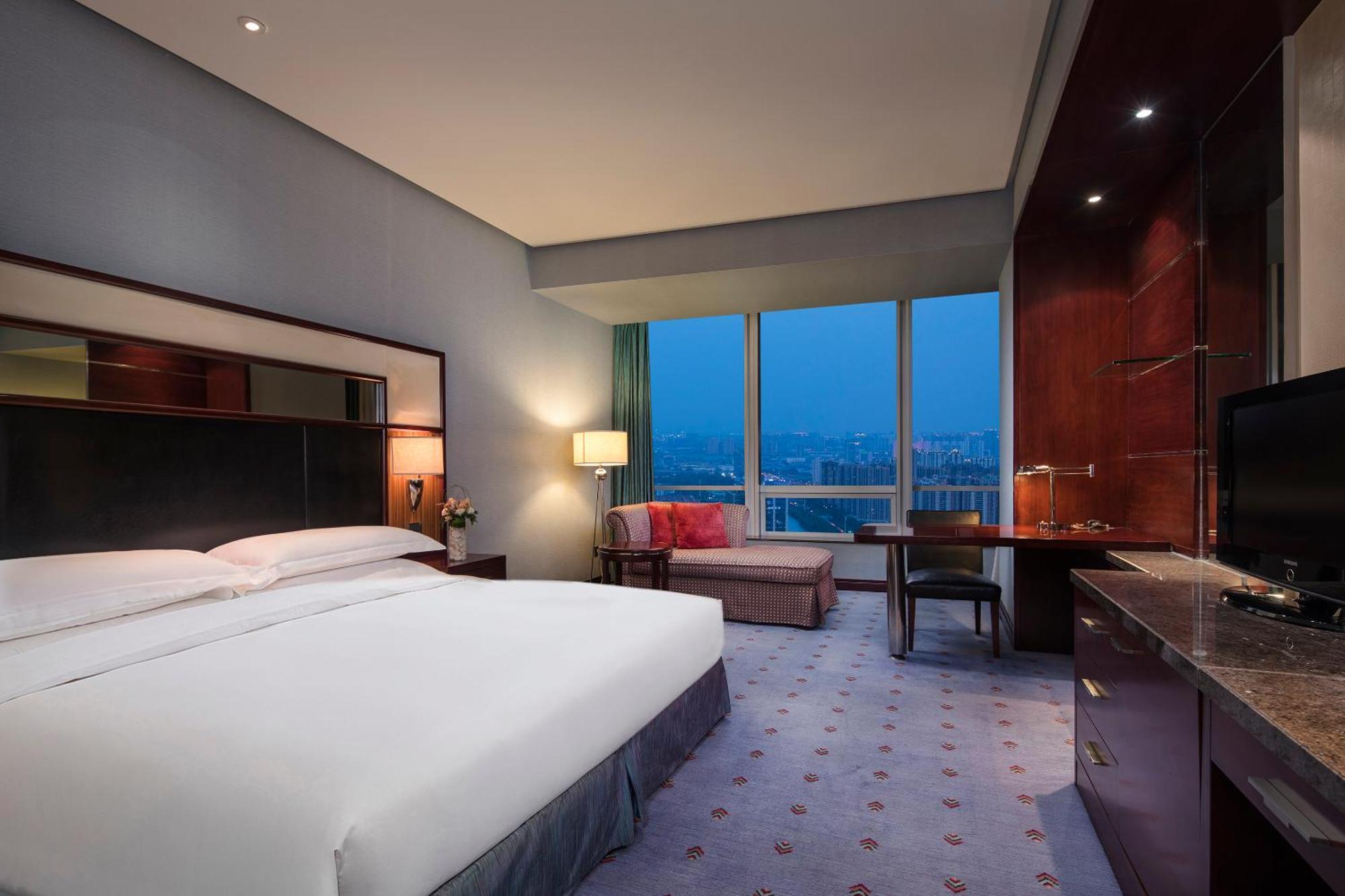 ОТЕЛЬ CROWNE PLAZA WUXI CITY CENTER УСИ 5* (Китай) - от 8217 RUB | NOCHI